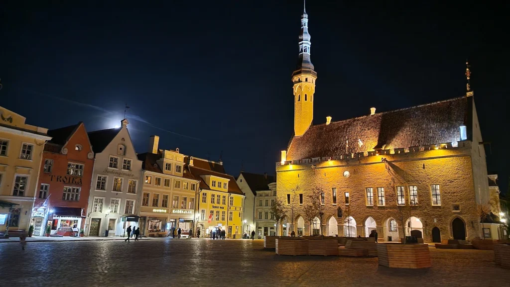 Plaza-del-Ayuntamiento-Tallin