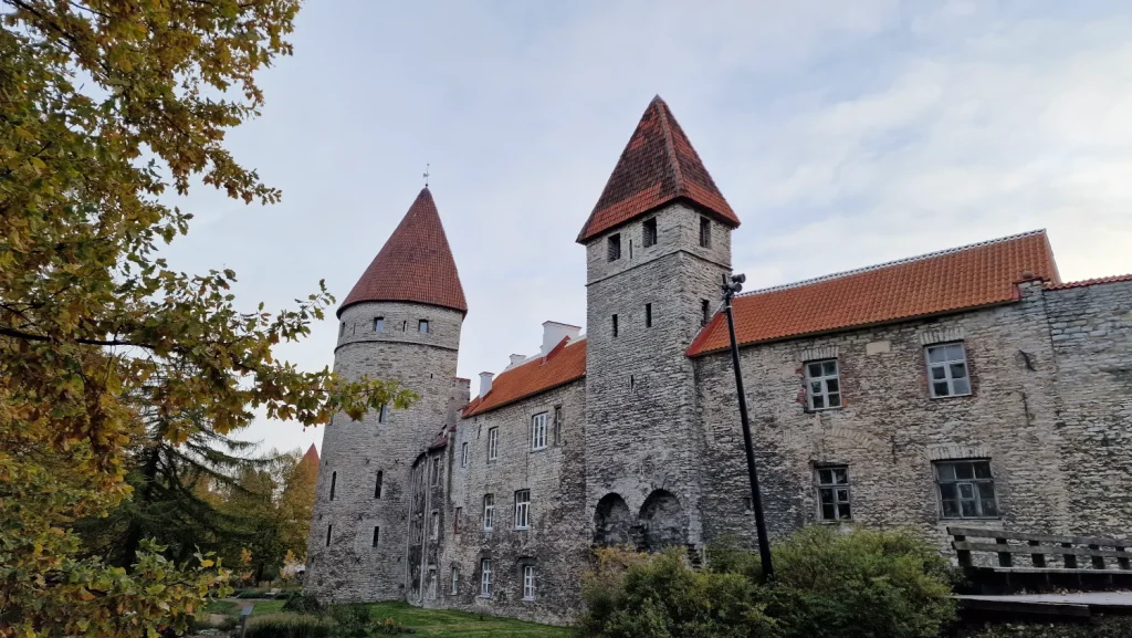 Tower's-square-Tallin